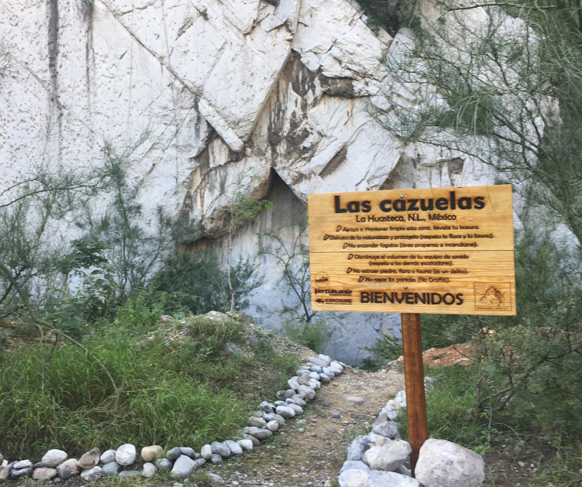 Instalación del Primer letrero en la Huasteca